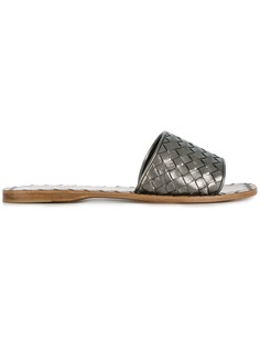 Bottega Veneta шлепанцы с плетеным дизайном и металлическим отблеском