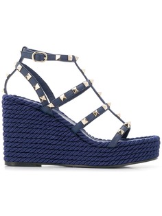 Valentino босоножки на танкетке Valentino Garavani Rockstud Torchon