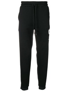 CP Company спортивные брюки с контрастным логотипом