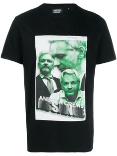 Andrea Crews футболка с круглым вырезом и принтом Assange