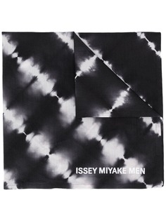 Issey Miyake Men платок с принтом тай-дай