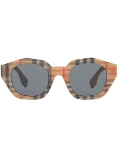 Burberry Eyewear солнцезащитные очки в клетку Vintage Check