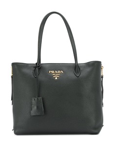 Prada сумка-тоут с металлическим логотипом
