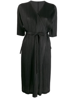 Pleats Please Issey Miyake плиссированное атласное пальто с запахом