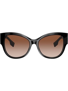 Burberry Eyewear солнцезащитные очки в массивной оправе