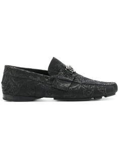 Versace лоферы Medusa с эффектом змеиной кожи