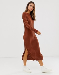 Платье миди мелкой вязки в рубчик из переработанных материалов ASOS DESIGN - Коричневый