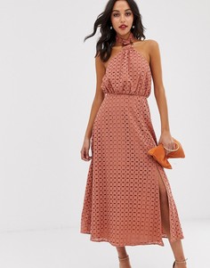 Платье макси с вышивкой ришелье и халтером ASOS DESIGN - Розовый