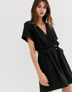 Черное платье мини с запахом и поясом Weekday - Черный