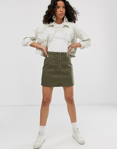 Джинсовая мини-юбка цвета хаки с молнией спереди и большими карманами Weekday - Зеленый