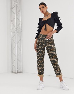 Брюки в стиле милитари с камуфляжным принтом ASOS DESIGN - Мульти