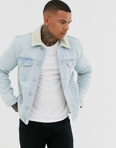 Светлая джинсовая куртка на подкладке из искусственного меха ASOS DESIGN - Синий
