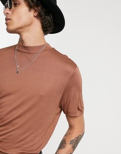 Коричневая футболка из вискозы с высоким воротом ASOS DESIGN - Коричневый