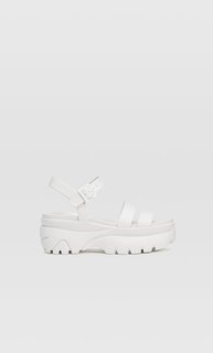 Сандалии на платформе Stradivarius