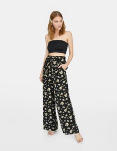 Брюки с высокой посадкой и цветочным принтом Stradivarius