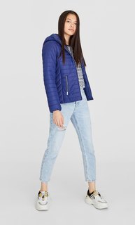 Куртка с наполнителем и капюшоном Stradivarius