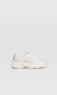 Белые кроссовки на платформе Stradivarius