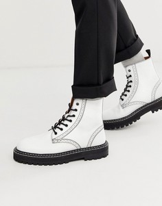 Кожаные высокие броги белого цвета со шнуровкой на массивной черной подошве ASOS DESIGN - Белый