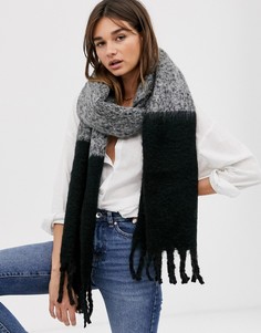 Пушистый шарф в стиле колор блок серого/черного цвета с кисточками ASOS DESIGN - Мульти