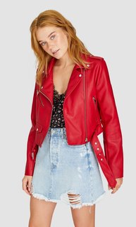 Базовая куртка из искусственной кожи с ремнем Stradivarius