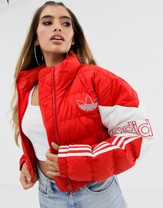 Красная короткая дутая куртка adidas Originals - Красный