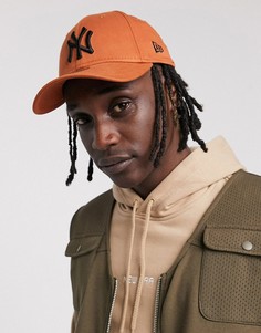Коричневая кепка с вышивкой NY New Era 39Thirty - Коричневый