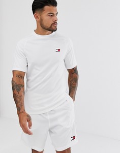 Белая футболка с сетчатой вставкой на спине и логотипом Tommy Sports - Белый