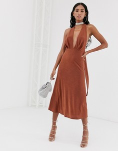 Блестящее платье мидакси в стиле 70-х с халтером и глубоким вырезом ASOS DESIGN - Оранжевый