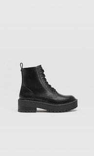 Ботинки на низком каблуке с двойной шнуровкой Stradivarius