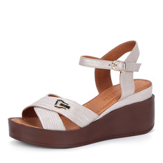 Босоножки Кожаные босоножки на танкетке Dakkem