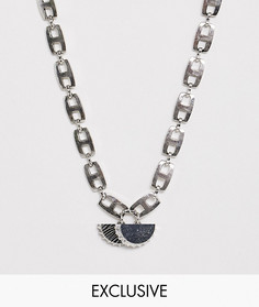 Короткое серебристое ожерелье-цепочка с подвесками в виде бутылочных крышек Reclaimed Vintage inspired эксклюзивно для ASOS - Серебряный