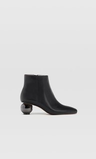 Черные ботильоны на каблуке геометрической формы Stradivarius