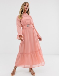 Платье макси с кружевной вставкой и поясом с пряжкой ASOS DESIGN - Розовый