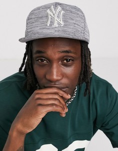Серая кепка New Era 9Fifty Engineered Fit NY - Серый