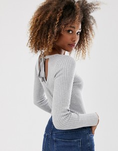 Серый джемпер в рубчик с завязкой на спине Stradivarius - Серый