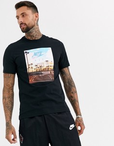 Черная футболка с принтом баскетбольной площадки Nike - Черный