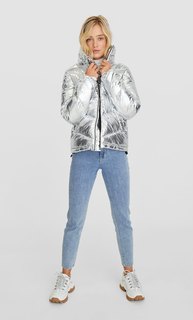 Стеганая куртка с металлизированной отделкой Stradivarius