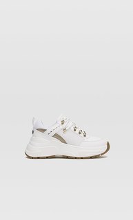 Кроссовки на объемной подошве и с золотистыми деталями Stradivarius