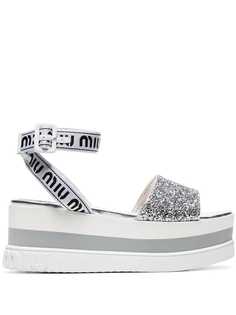 Miu Miu босоножки с блестками на полосатой платформе