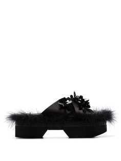 Simone Rocha сандалии на платформе с цветочным декором и перьями