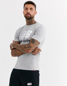 Серая футболка с большим логотипом New Balance - Серый