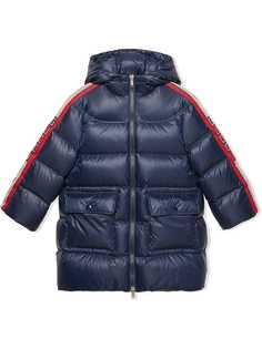 Gucci Kids пуховик с контрастными полосками и логотипом