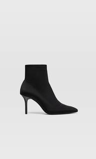 Ботильоны из неопрена на шпильке Stradivarius