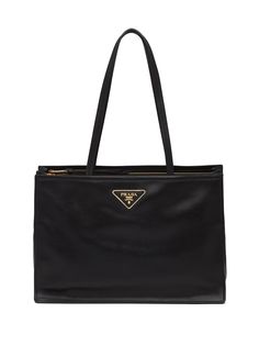 Prada сумка-тоут с металлическим логотипом