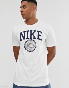 Белая футболка с логотипом Nike