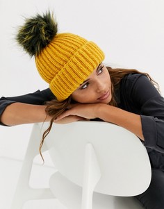 Темно-желтая шапка-бини с помпоном из искусственного меха Topshop