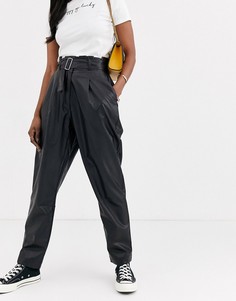 Брюки из искусственной кожи с присборенной талией Pieces