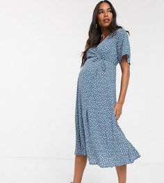 Синее платье миди с запахом и мелким цветочным принтом New Look Maternity