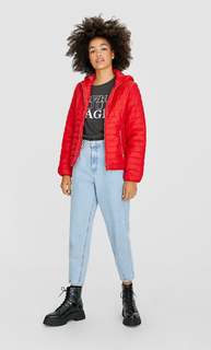 Куртка с наполнителем и капюшоном Stradivarius