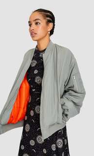 Бомбер оверсайз с резинкой Stradivarius